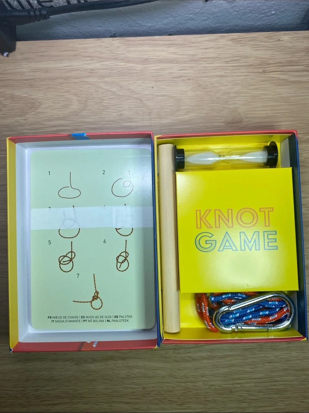 Kikkerland Knot Game – Blue & Orange Rope Kit